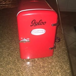 Igloo Mini Beverage Refrigerator